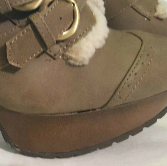 Dusky green fx suede sherpa trim platform heels - Picture 7 of 8